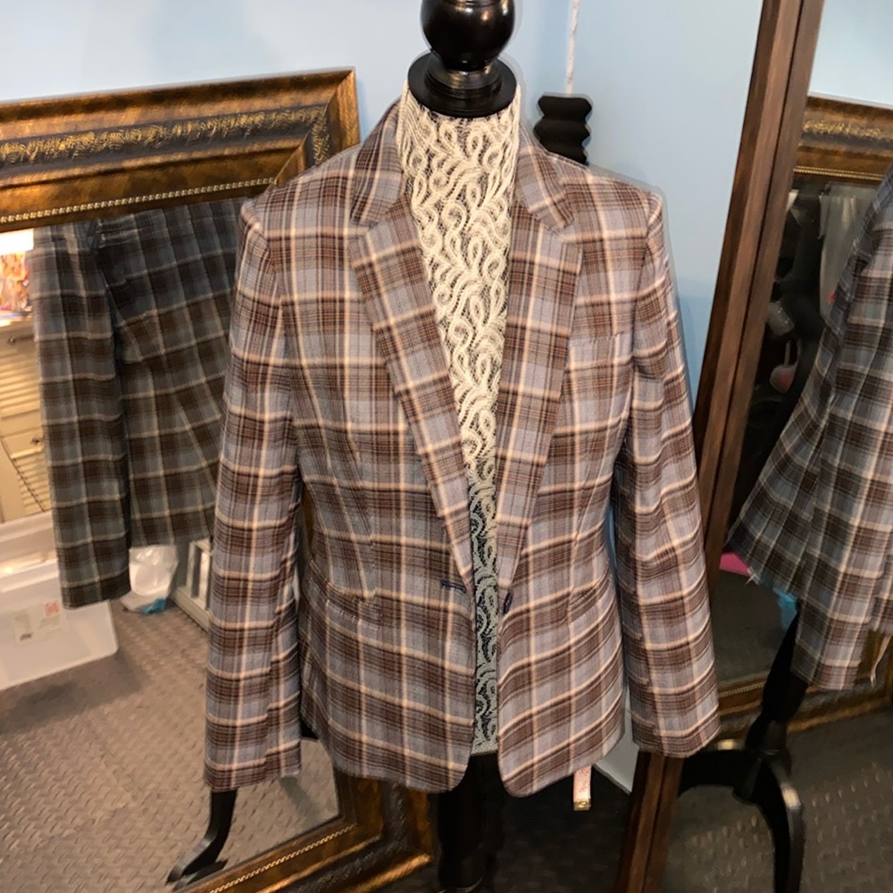 Tommy Hilfiger blazer. Size 6. Never worn. No tags. Brown and Blue plaid. EC